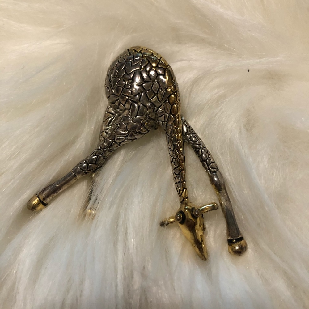Beautiful Mix Tone Giraffe 🦒 Brooch Pin!!